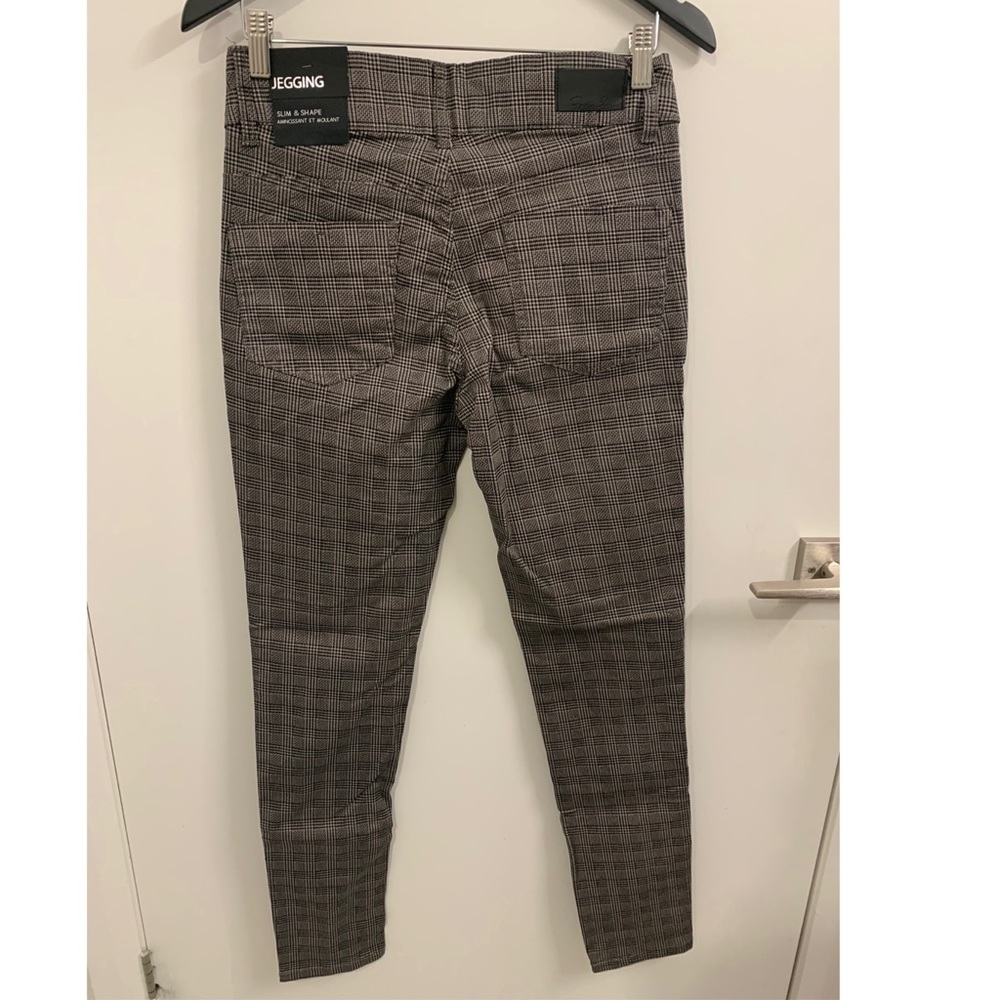 2/$50 Denim Society: Olivia Pull-On Jeggings - Picture 9 of 9